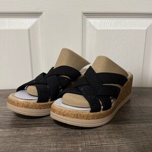 NWT Bzees Reign Wedge Sandals Size 6.5